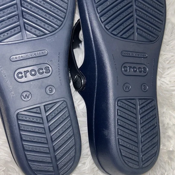 Crocs - Picture 9 of 11